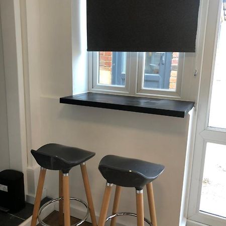 Lovely Modern Decorated 1 Bed Studio Newport  Kültér fotó