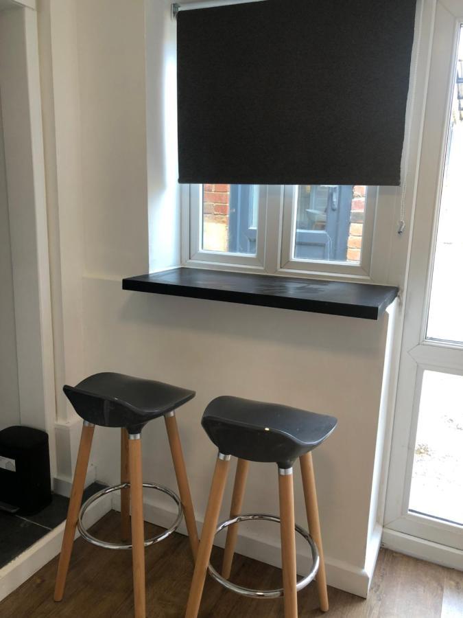 Lovely Modern Decorated 1 Bed Studio Newport  Kültér fotó