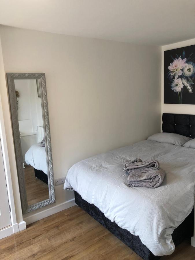 Lovely Modern Decorated 1 Bed Studio Newport  Kültér fotó