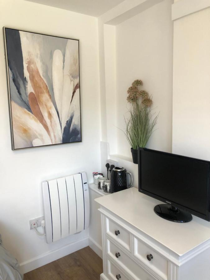 Lovely Modern Decorated 1 Bed Studio Newport  Kültér fotó