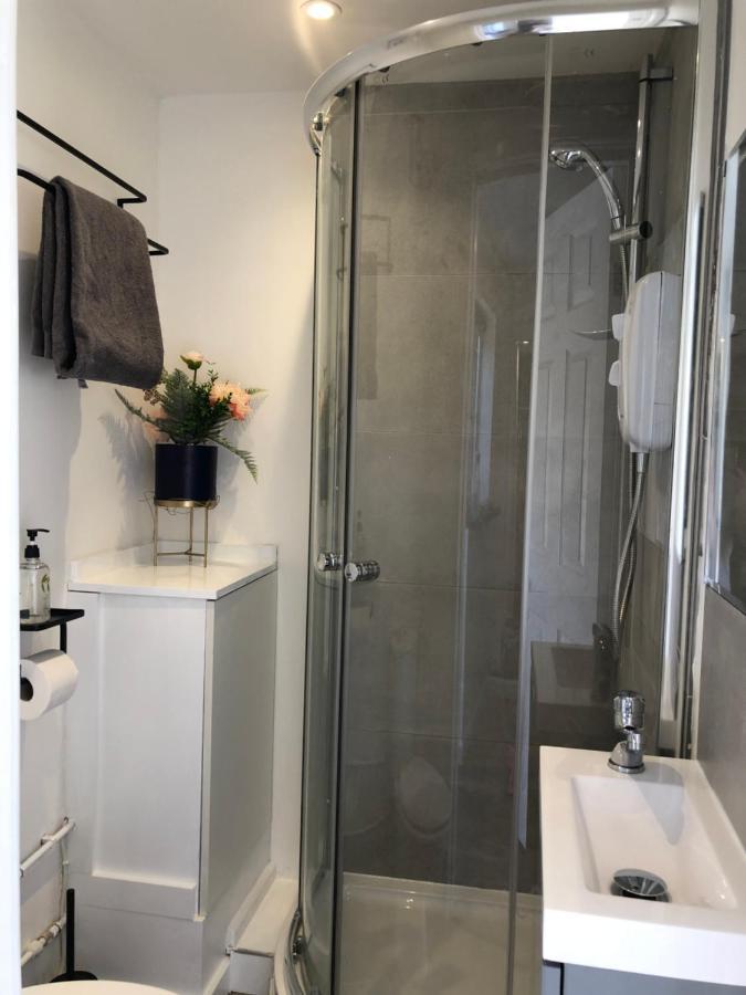 Lovely Modern Decorated 1 Bed Studio Newport  Kültér fotó